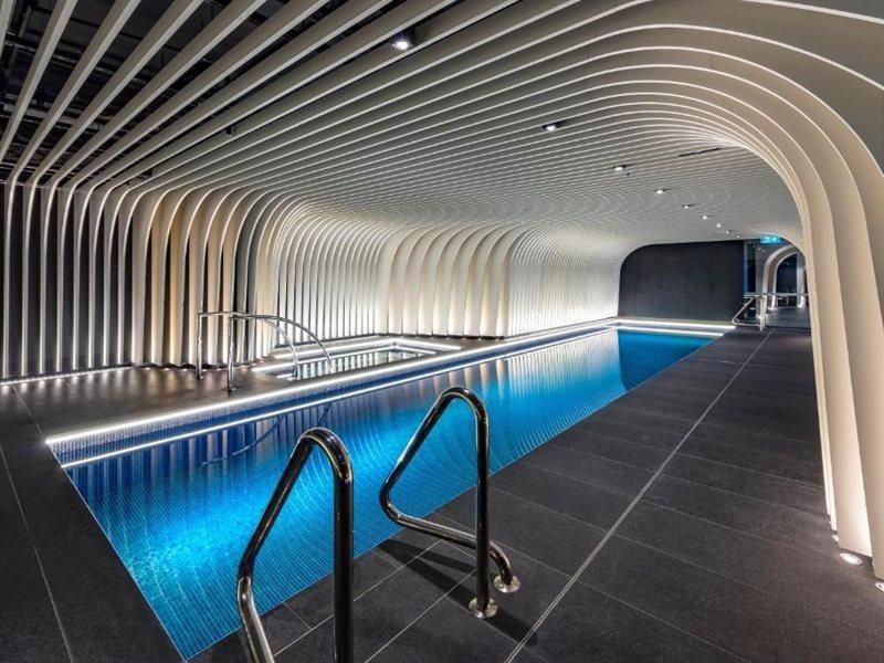 Skye Suites Сидней Экстерьер фото The pool at the 2018-opened The Standard, East Village