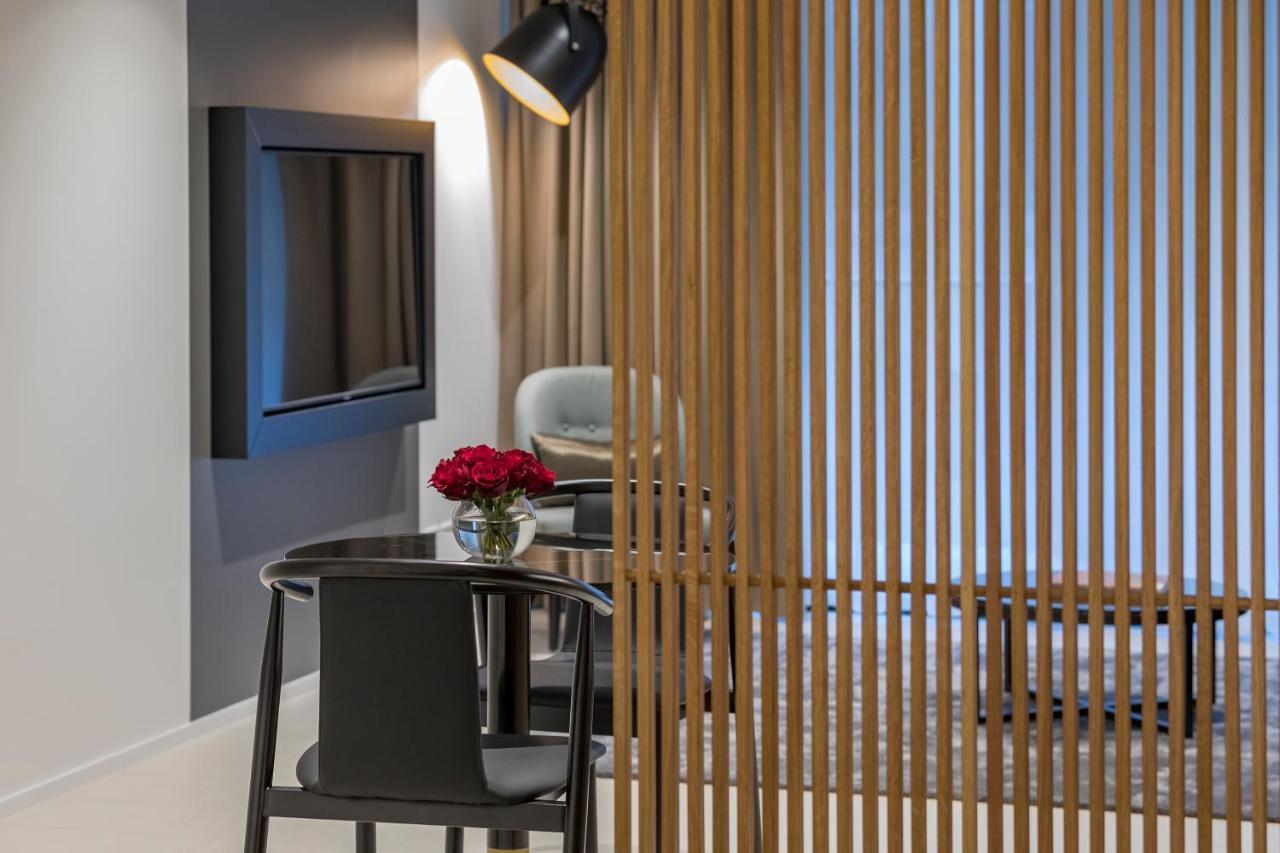 Skye Suites Сидней Экстерьер фото A room divider